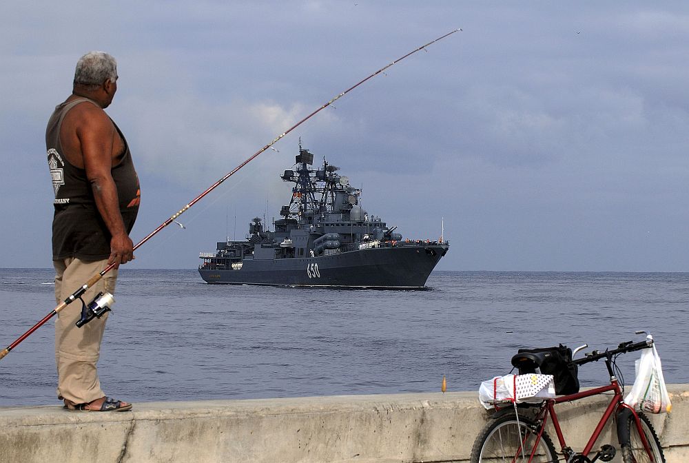 Moszkva nem érti, hogy akarja a NATO a Kercsi-szoros hajózhatóságát biztosítani 
