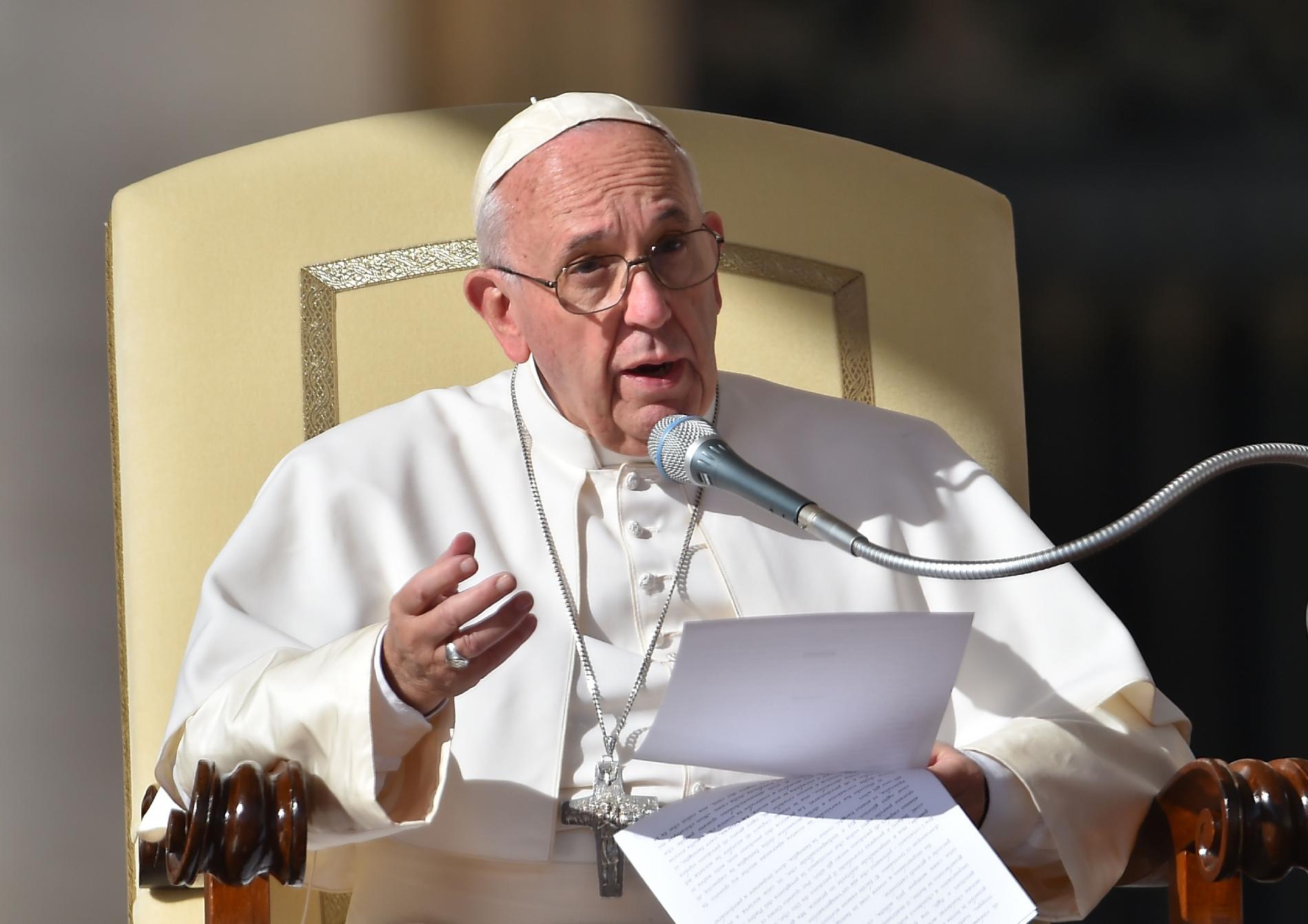 Ferenc pápa az erőszakhullám leállítását sürgette