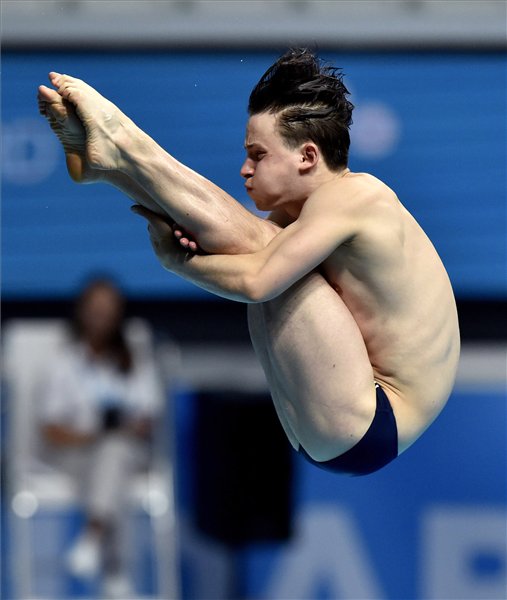Bóta Botond a 3 méteres férfi műugrás selejtezőjében a 17. vizes világbajnokságon a fővárosi Duna Arénában.