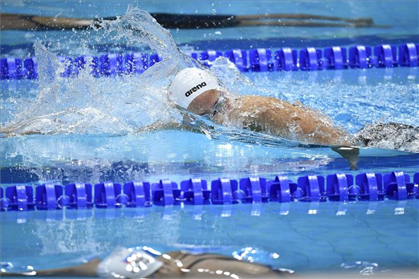 Késely Ajna a női 400 méteres gyorsúszás előfutamában a 17. vizes világbajnokságon a Duna Arénában