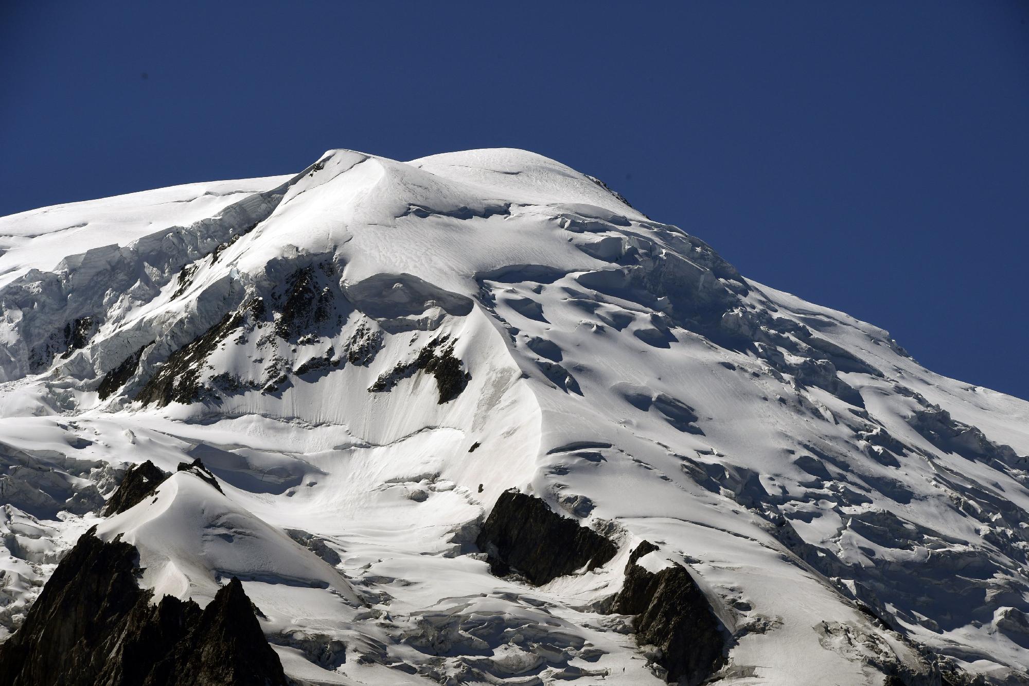 Összeomlás fenyegeti a Mont Blanc egyik olaszországi gleccserét