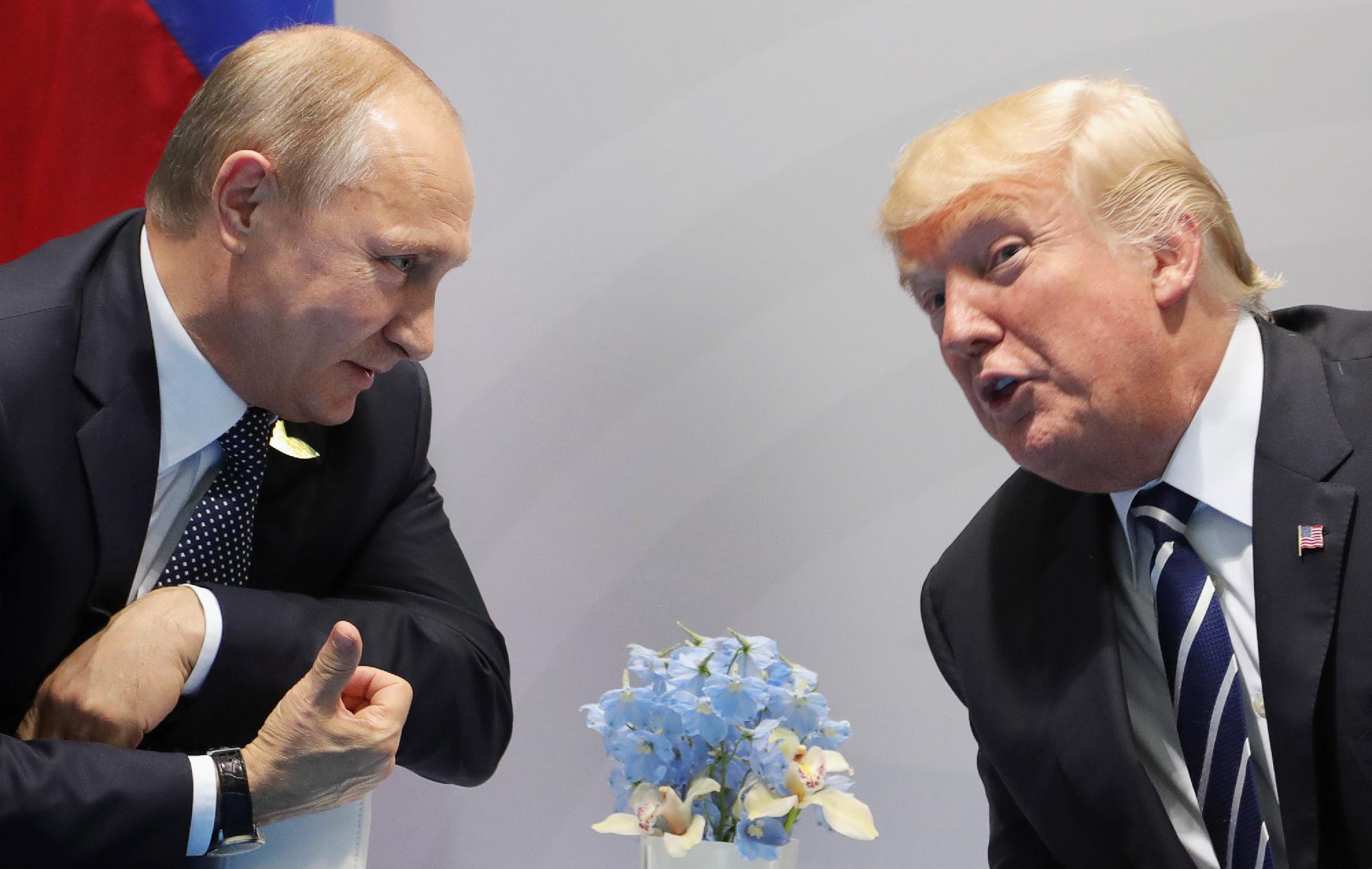 Kreml: Trump felajánlotta Putyinnak, hogy orvosi berendezéseket küld Oroszországba