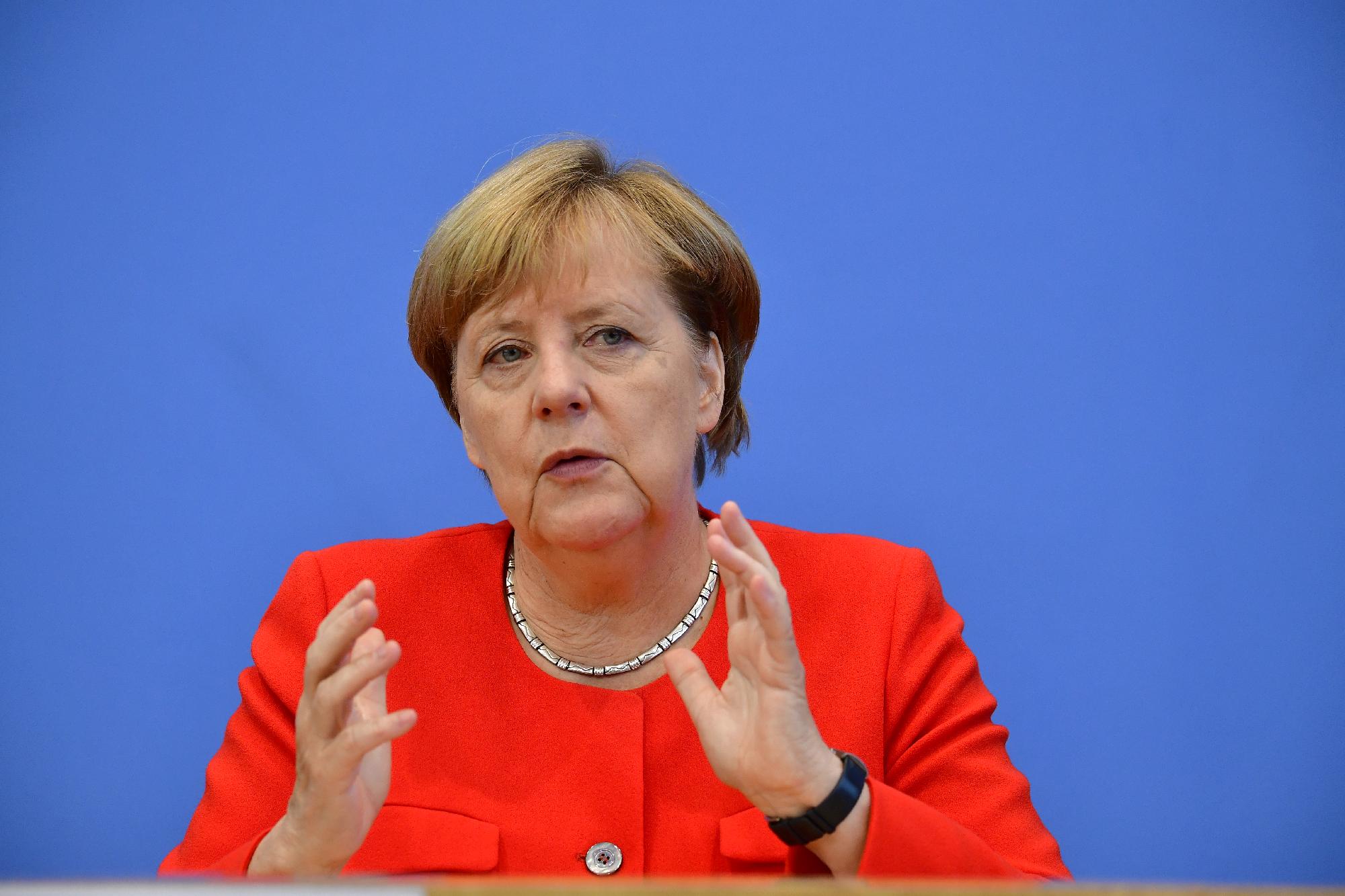 Búcsúlátogatást tesz Nagy-Britanniában Angela Merkel