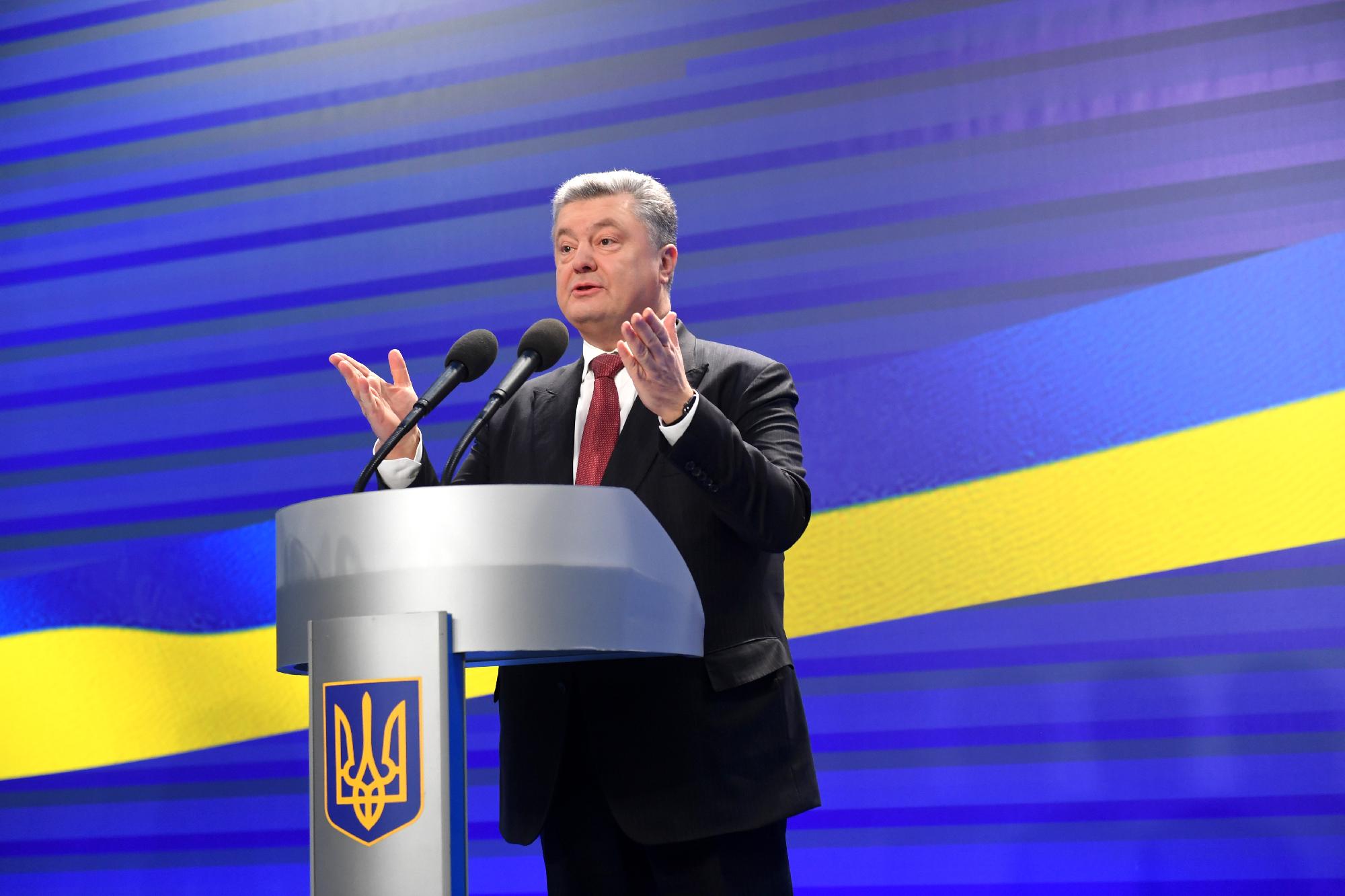 Porosenko pártja elfogadja a parlament feloszlatását