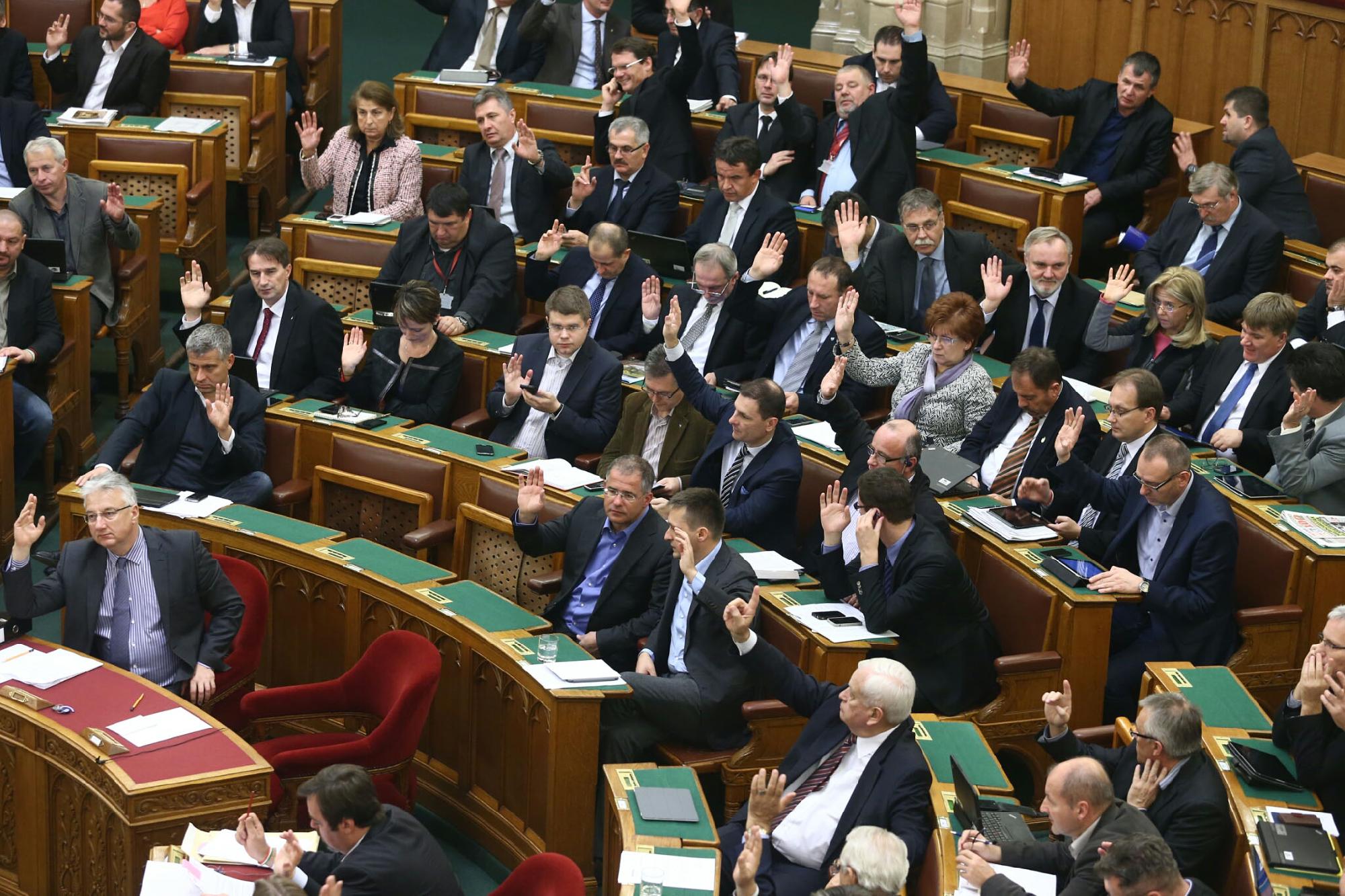 A Fidesz-KDNP és a kormány nem vesz részt a rendkívüli ülésen