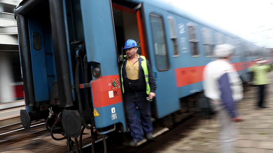 Vonat és személyautó ütközött Tápiószelénél