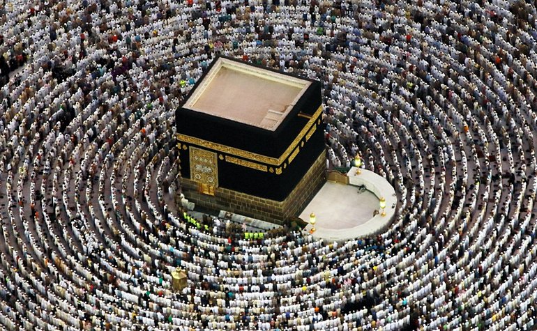 Megkezdődött a muszlimok hagyományos zarándoklata Mekkában