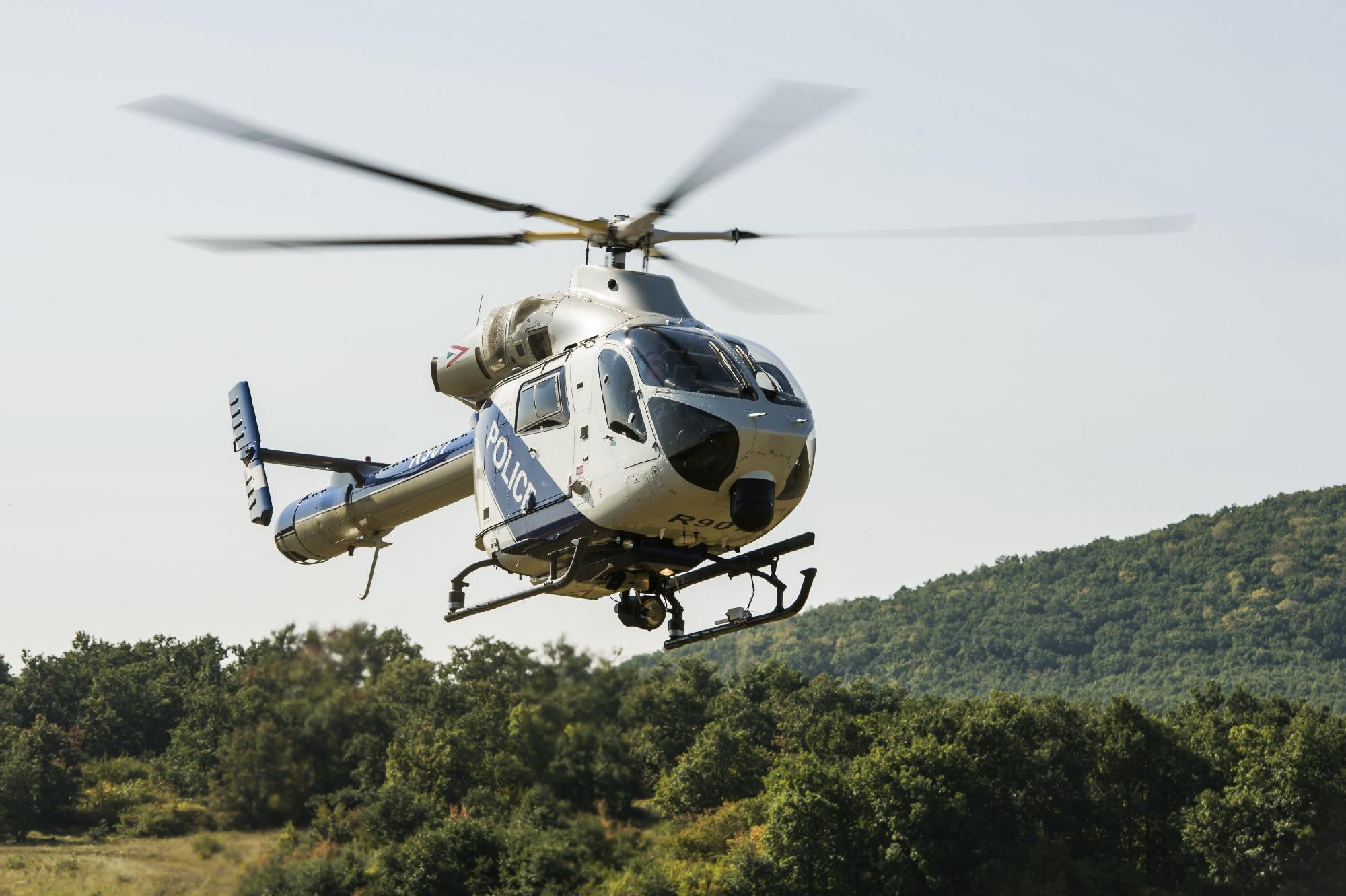 Rendőrségi helikopterrel kutatnak a parlagfű után