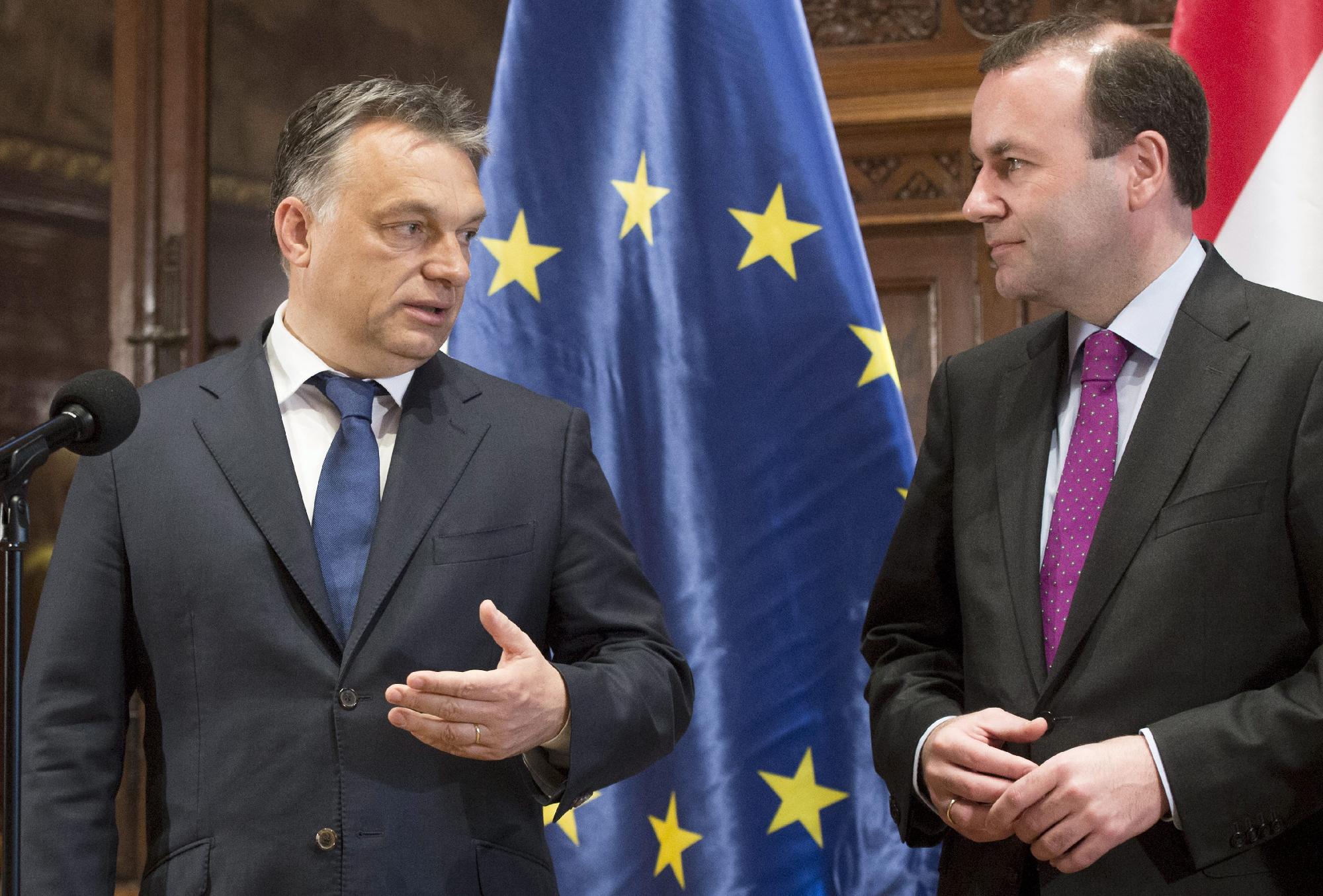Ismét a magyar miniszterelnökkel példálózott Manfred Weber