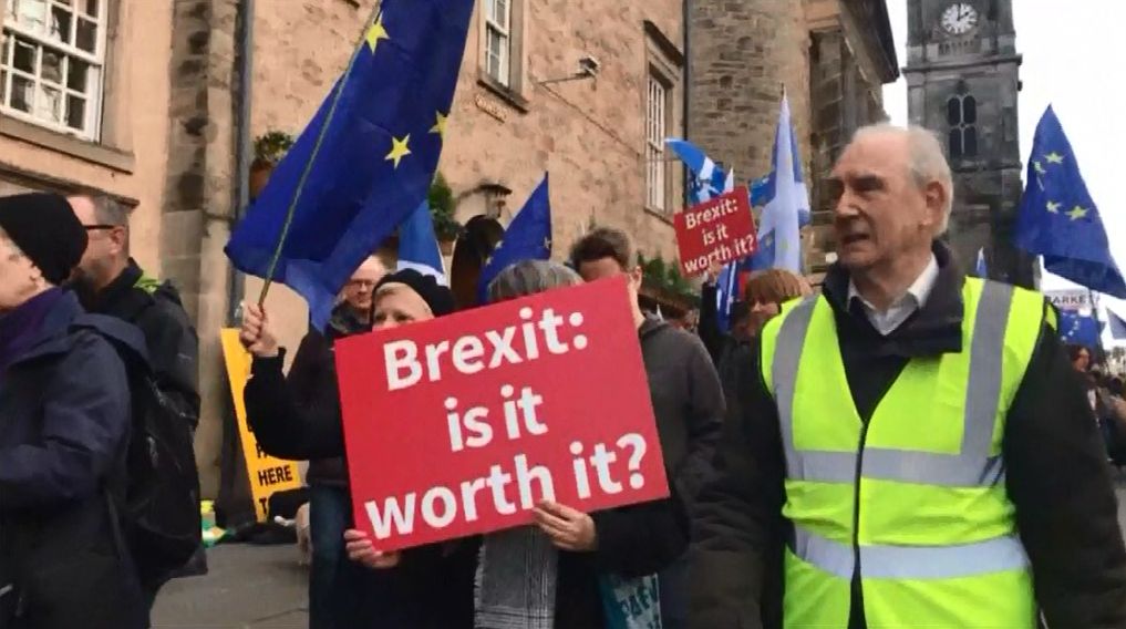Új brexit-népszavazást követeltek a brit tüntetők