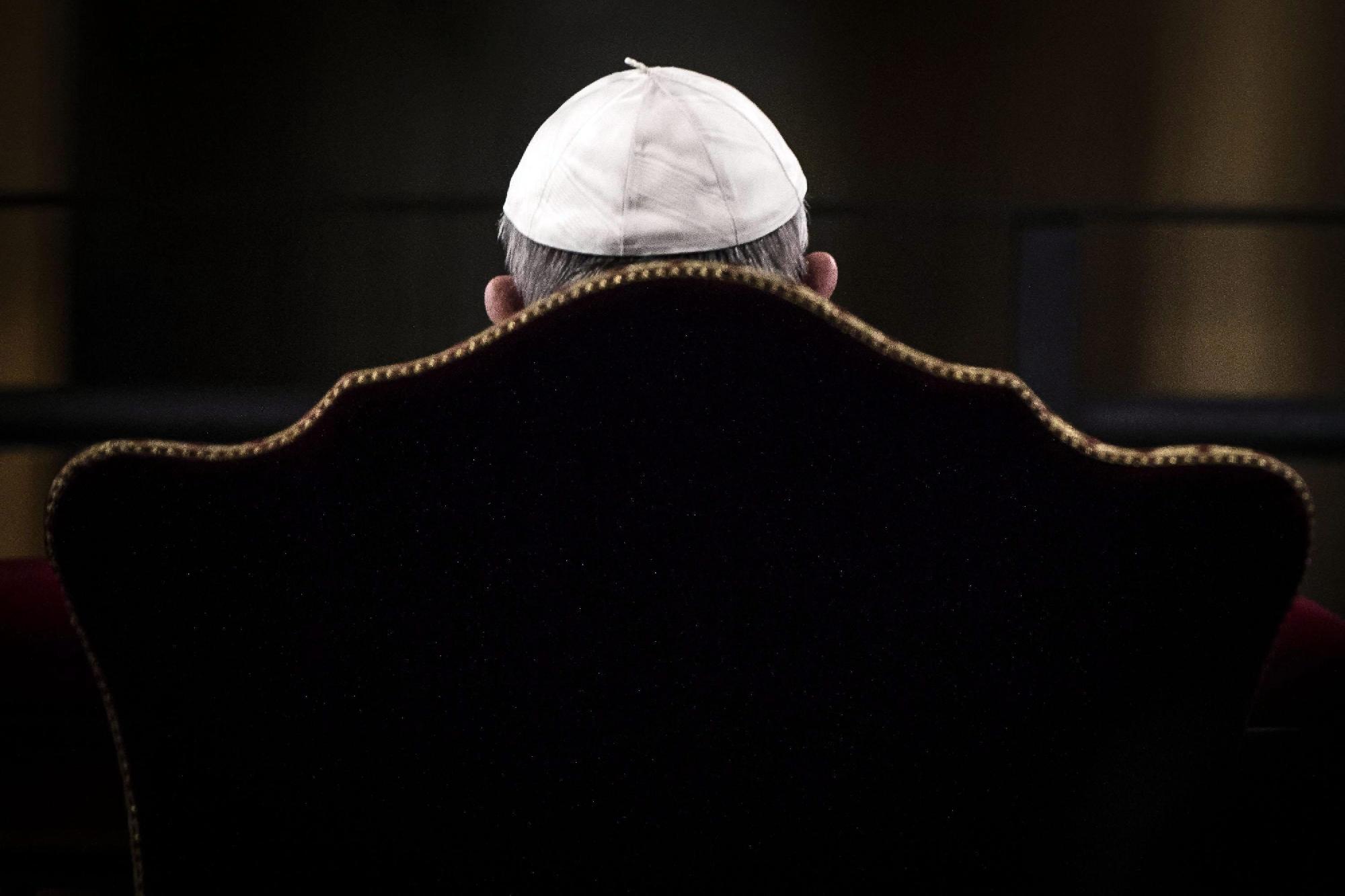 Ferenc pápa: Észszerűtlen minden ajtót megnyitni a bevándorlás előtt