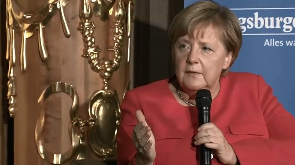 Financial Times: Merkel válságkezelése miatt tart katasztrófa felé Németország