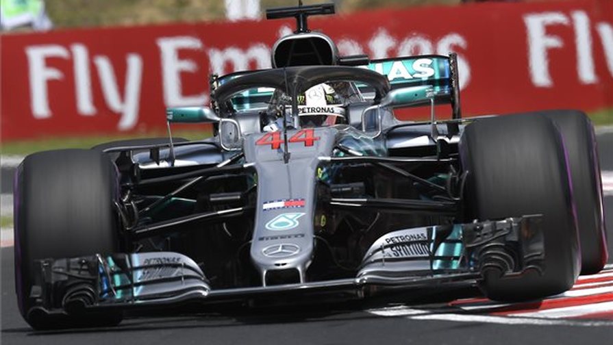 Hamilton pályafutása 80. pole pozícióját szerezte