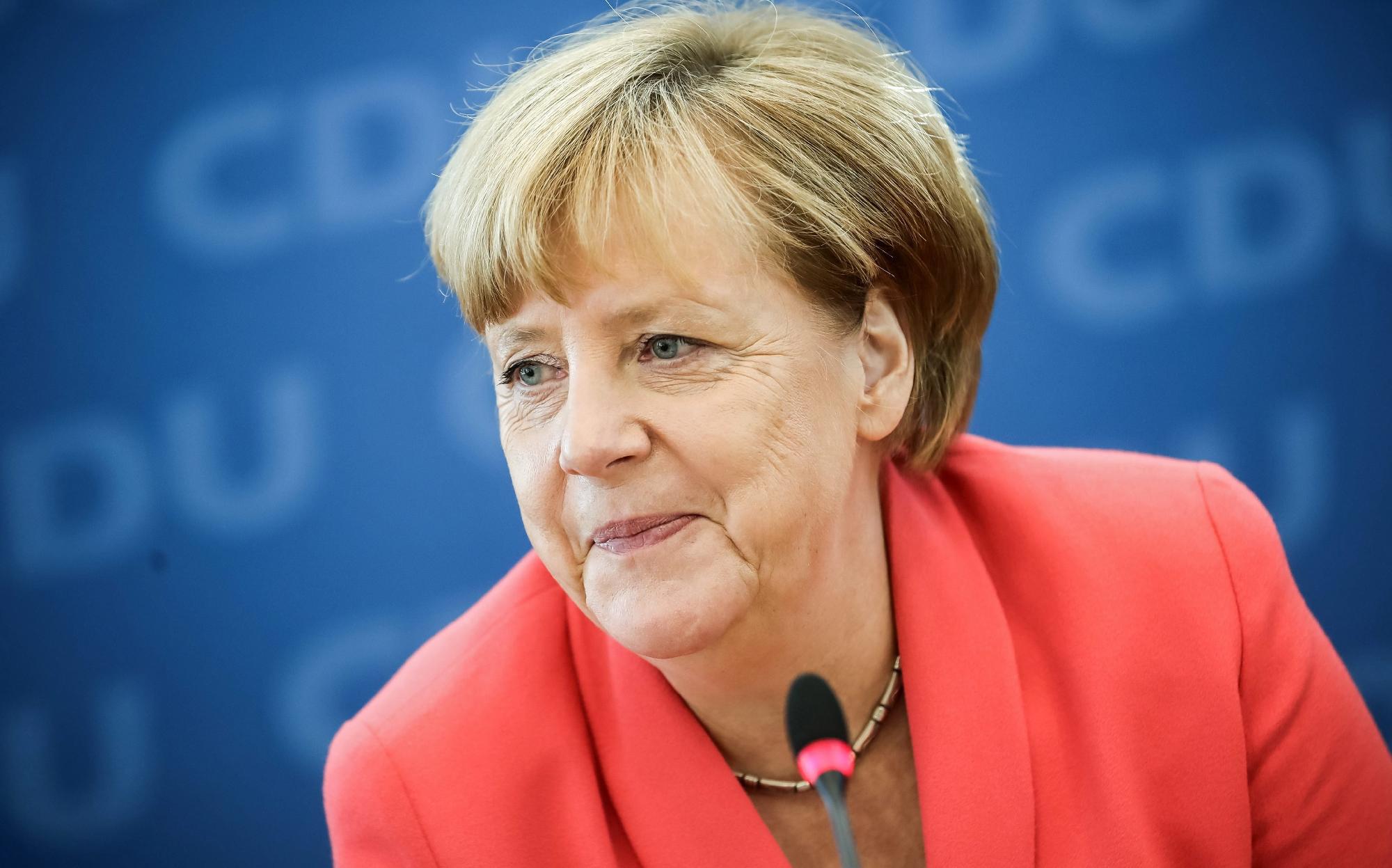 Merkelnek elege van a marakodásból