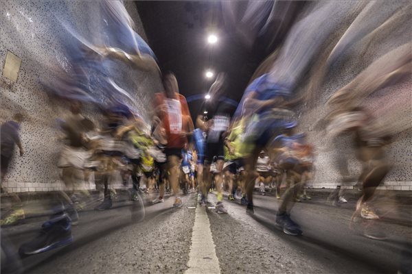 Csere Gáspár és Szabó Tünde a budapesti maraton bajnokai
