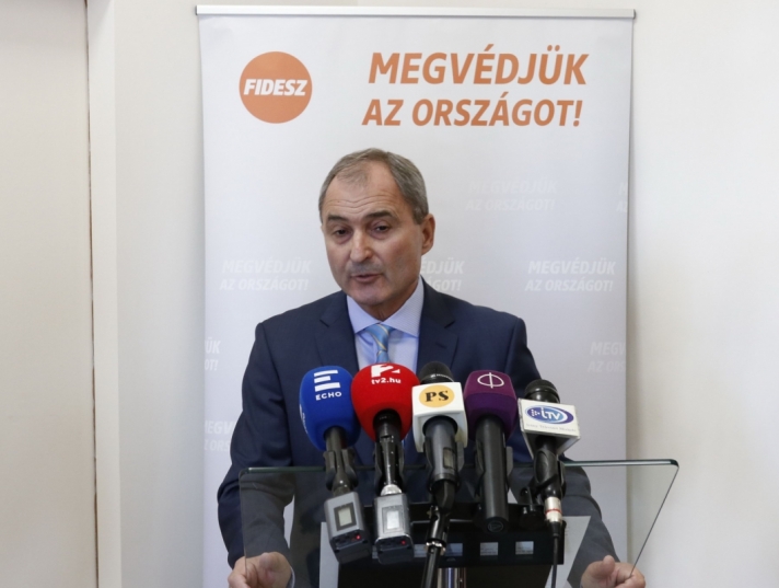 Fidesz: Gyurcsány erőlködik, mint a béka a kocsonyában