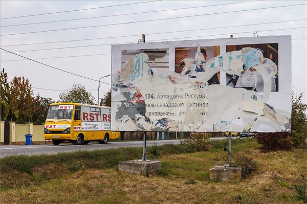 Magyarellenes plakátok: a kormányzó az oroszokra mutogat