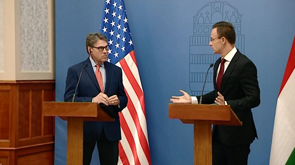 Rick Perry: Csökkenteni kell az orosz energiafüggést