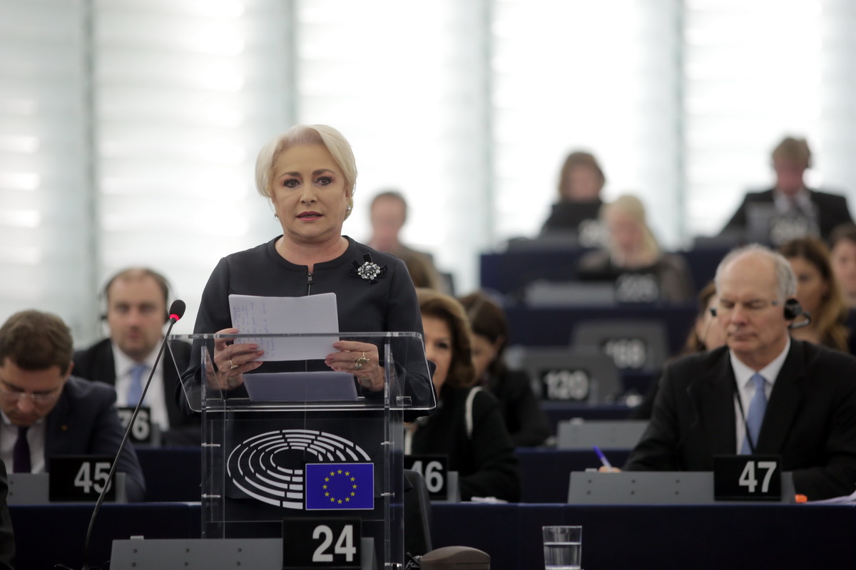Most Romániát fegyelmezi az Európai Parlament