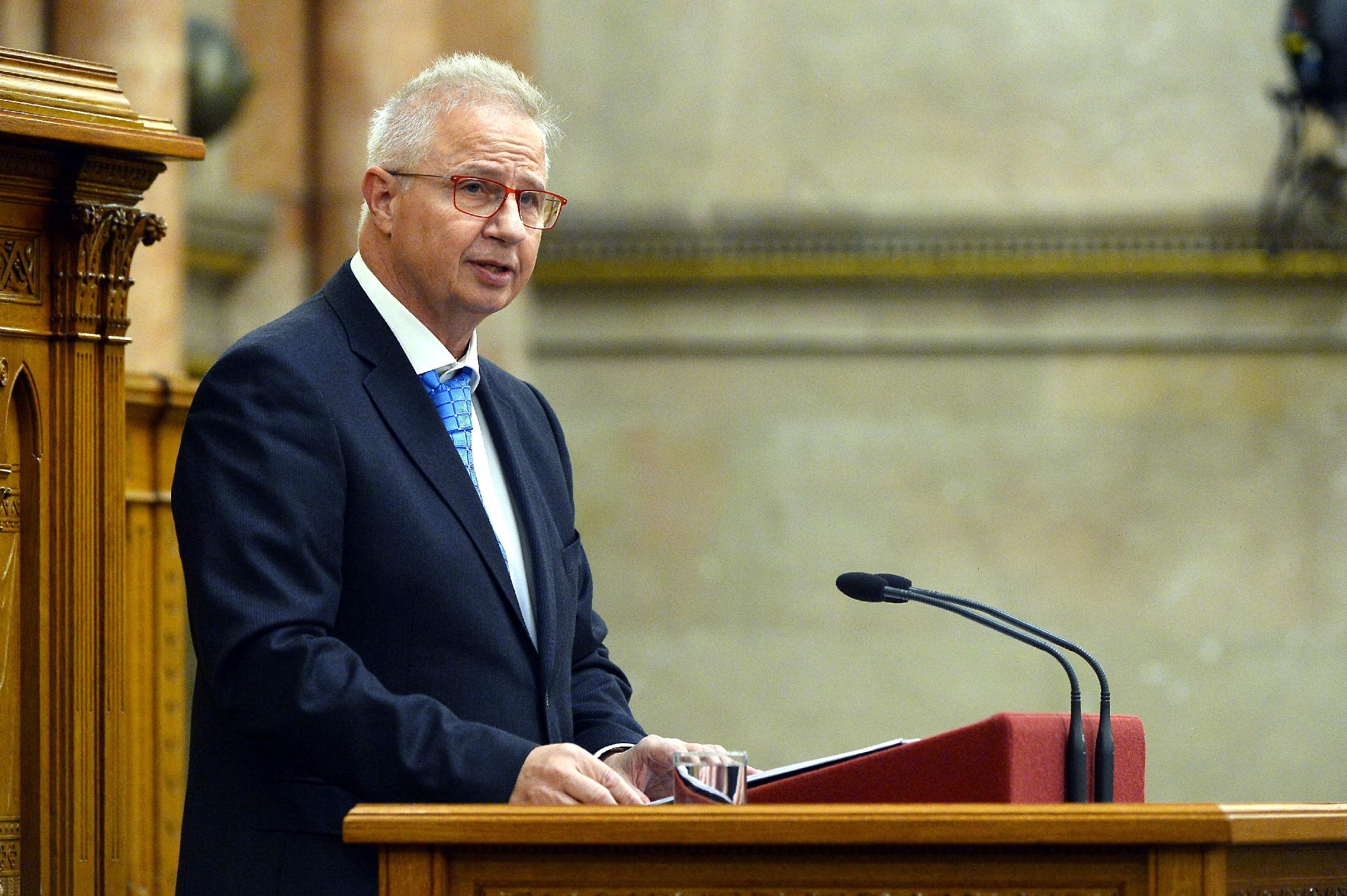 Trócsányi: Magyarország érdekét szolgálják a közigazgatási bíróságok