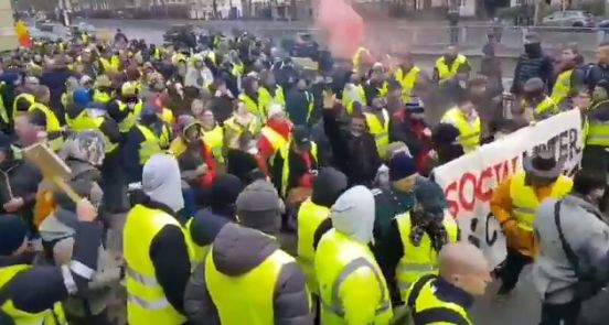Brüsszelben is sárgamellényes tüntetőket állítottak elő