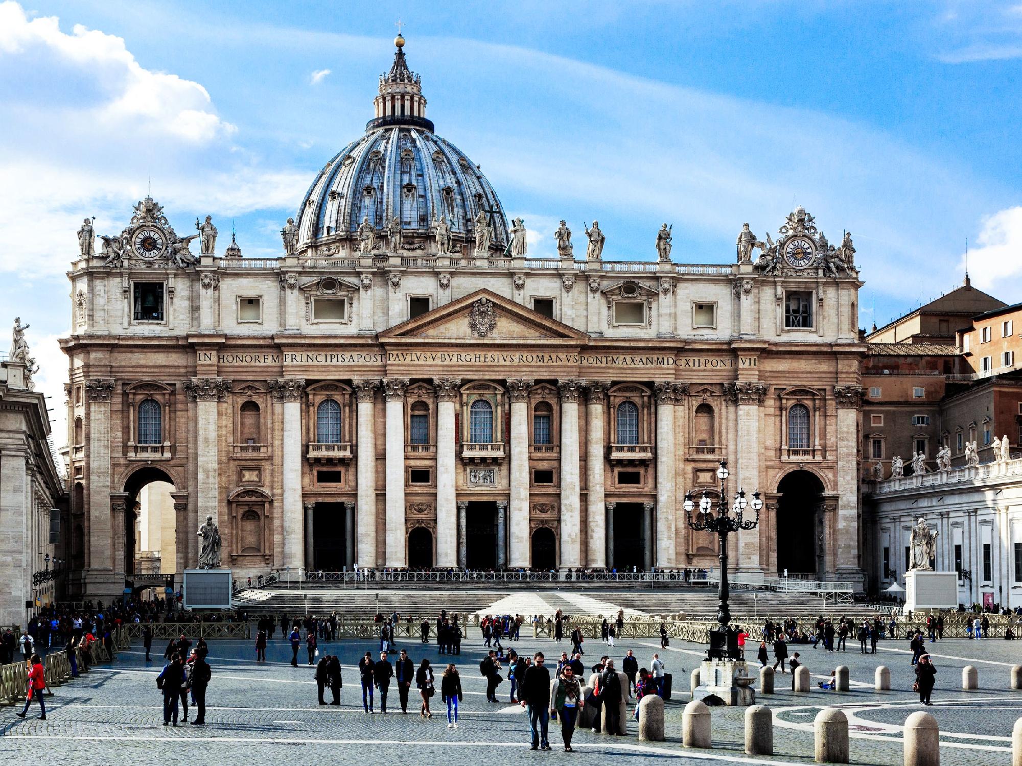 Váratlanul lemondott a Vatikán szóvivője és helyettese