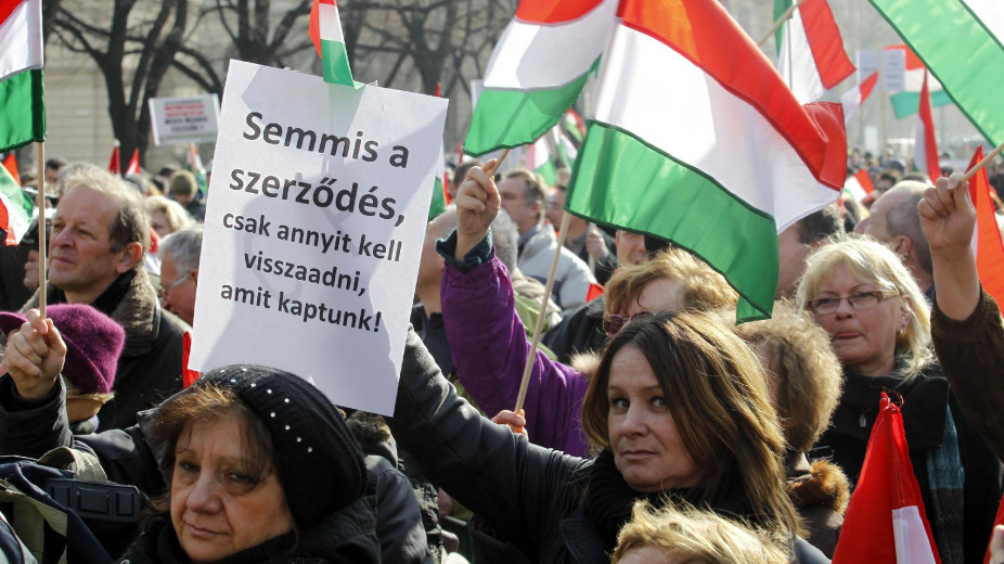 Fidesz: A devizahitellel kapcsolatban is álságos színjátékot játszik az ellenzék