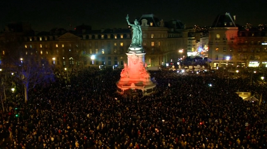 Tízezrek tiltakoztak Franciaországban az antiszemitizmus ellen