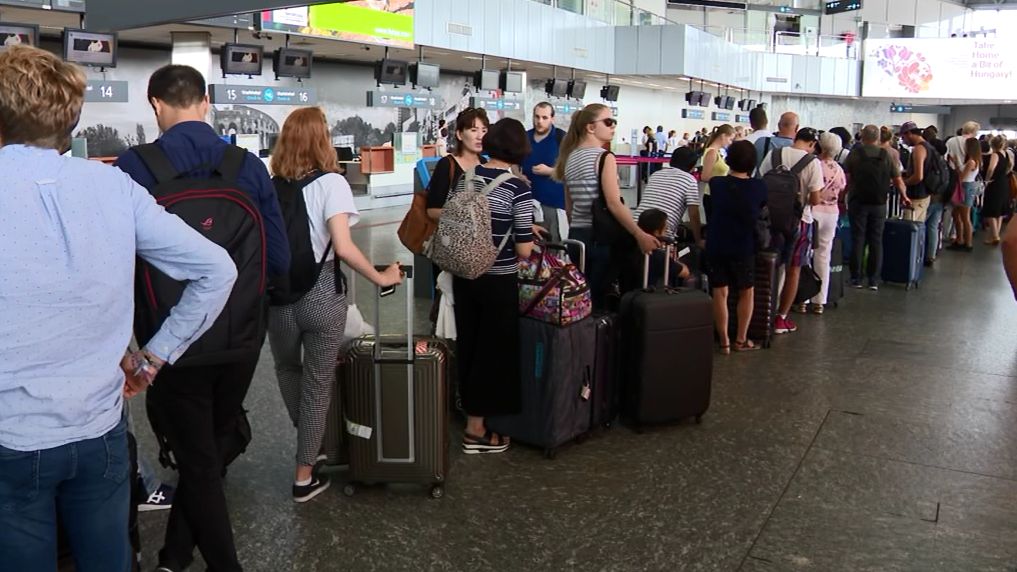 Egy brit turista fejére omlott a mennyezet a Liszt Ferenc Repülőtéren