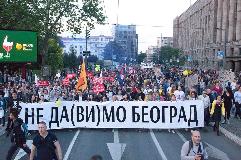 Ismét tüntettek a szerb kormány ellen Belgrádban