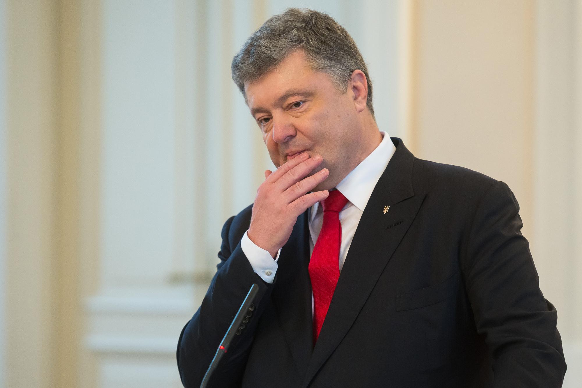 A legnagyobb esélyes Porosenko biztonságot ajánl a választóknak