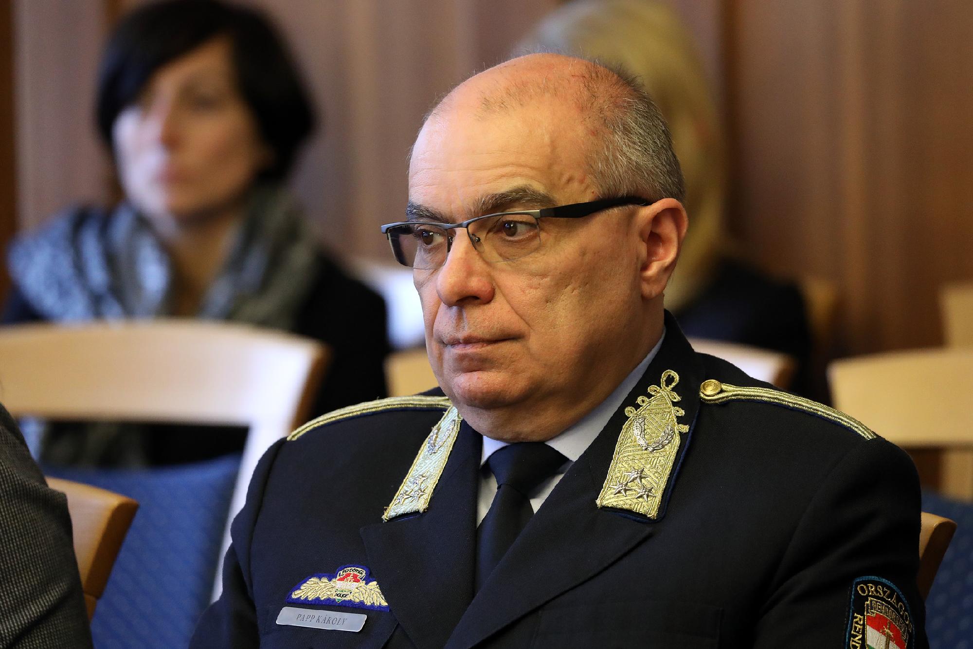 Papp Károly: A rendőrökben és a tűzoltókban is bízhatnak az emberek