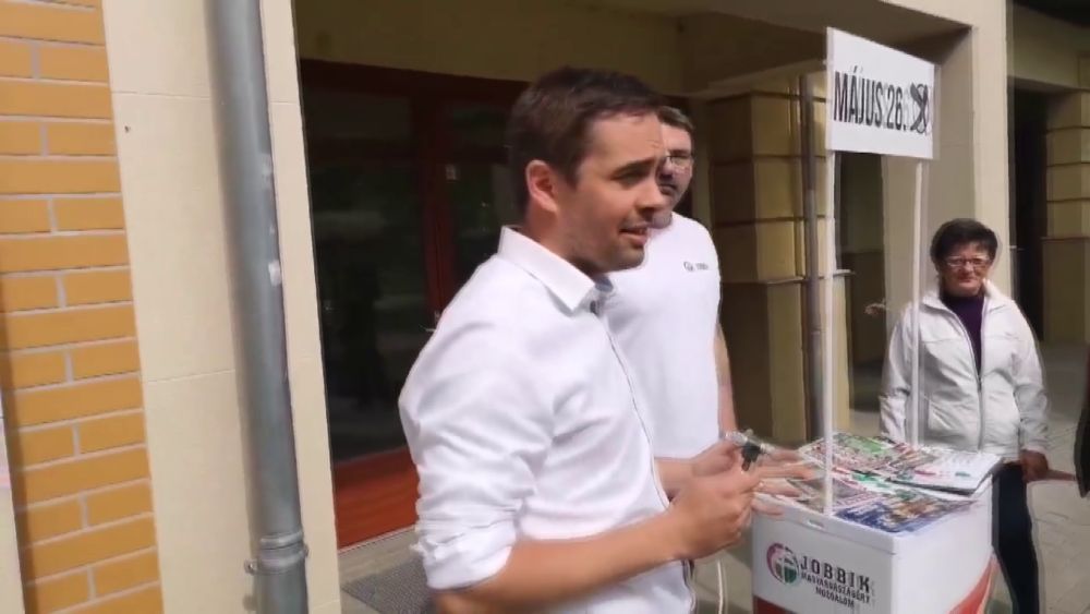Gazembereknek és disznóknak nevezte a kormány tagjait a Jobbik alelnöke