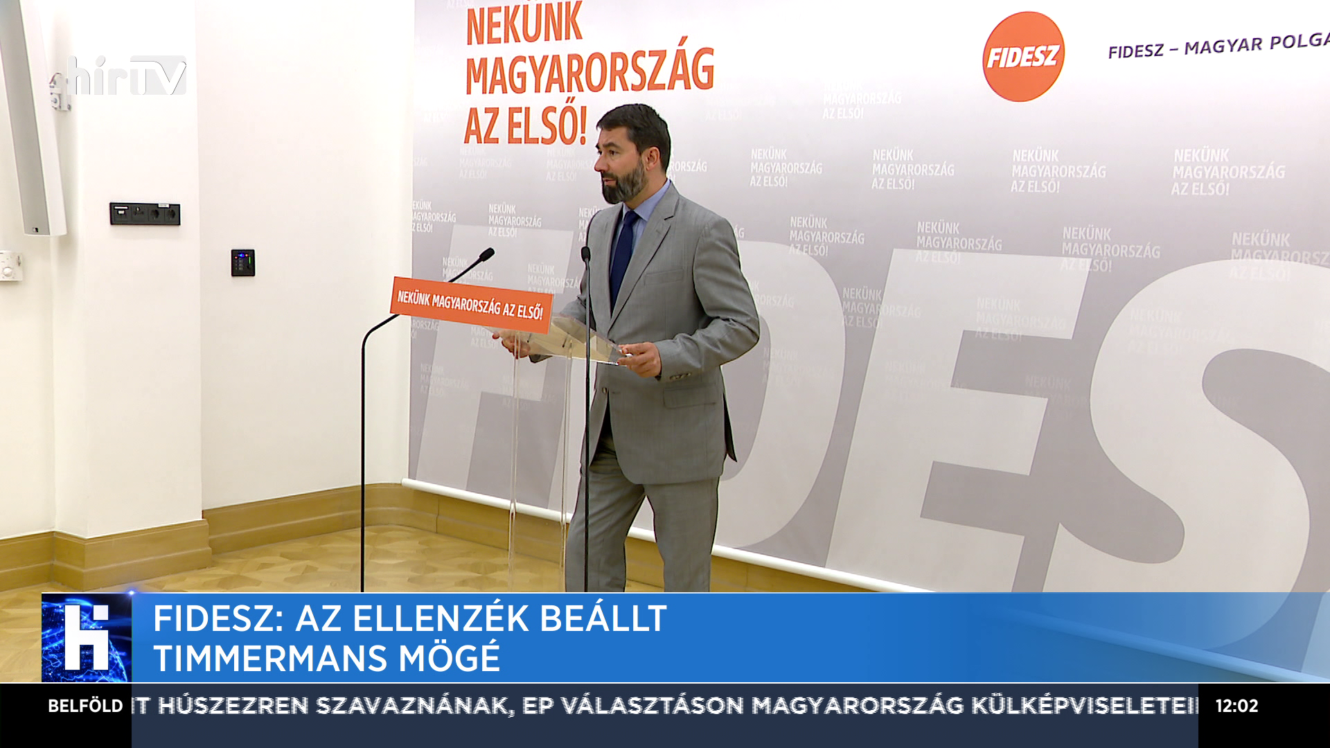 Fidesz: Az ellenzék beállt Timmermans mögé