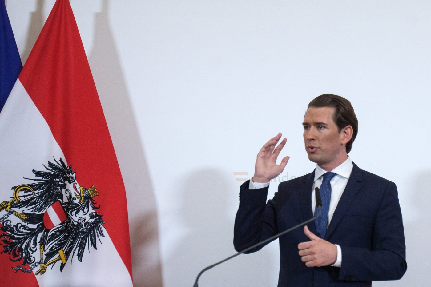 Az osztrák államfő kormányalakítási megbízást adott Sebastian Kurznak