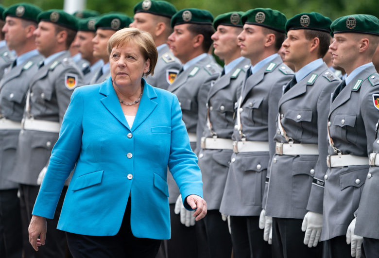Újabb remegésroham tört rá Angela Merkelre