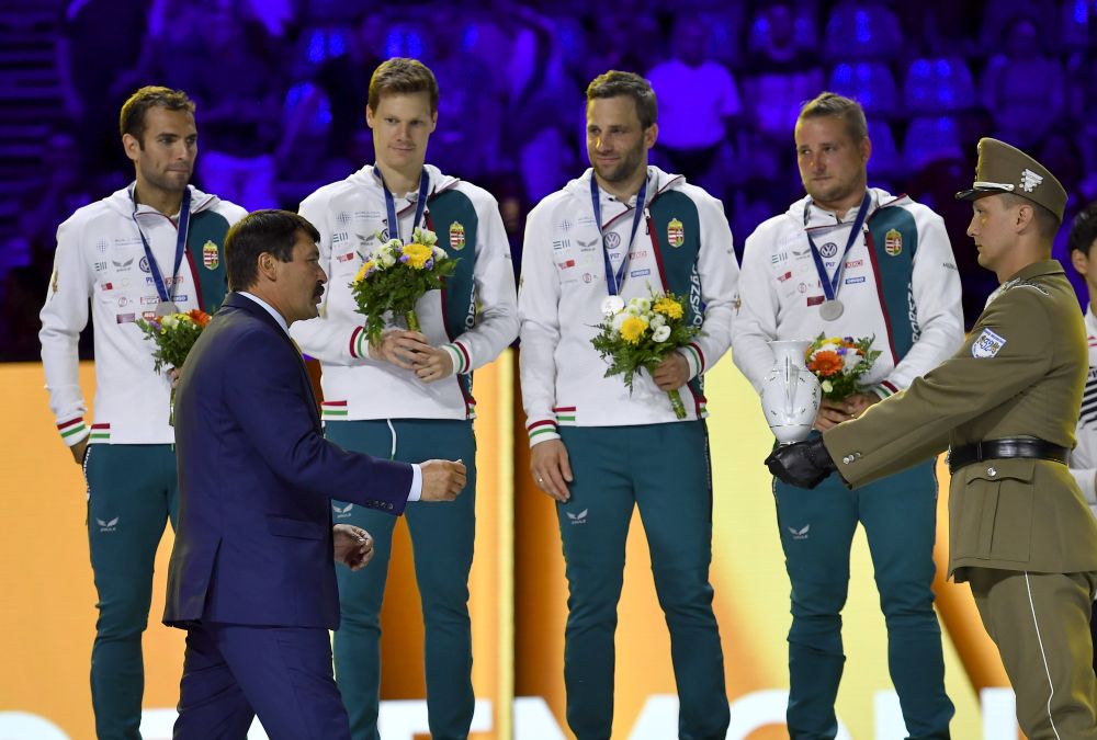 Közel került az olimpiai részvételhez az ezüstérmes kardcsapat