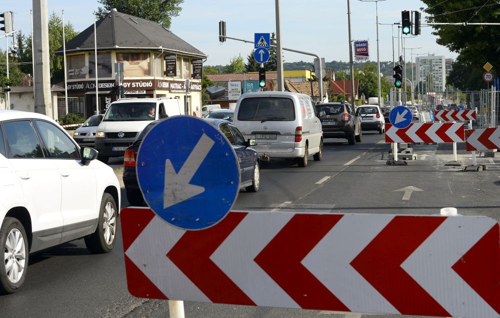 Tarlós István elhalasztotta a Szentendrei út felújítását