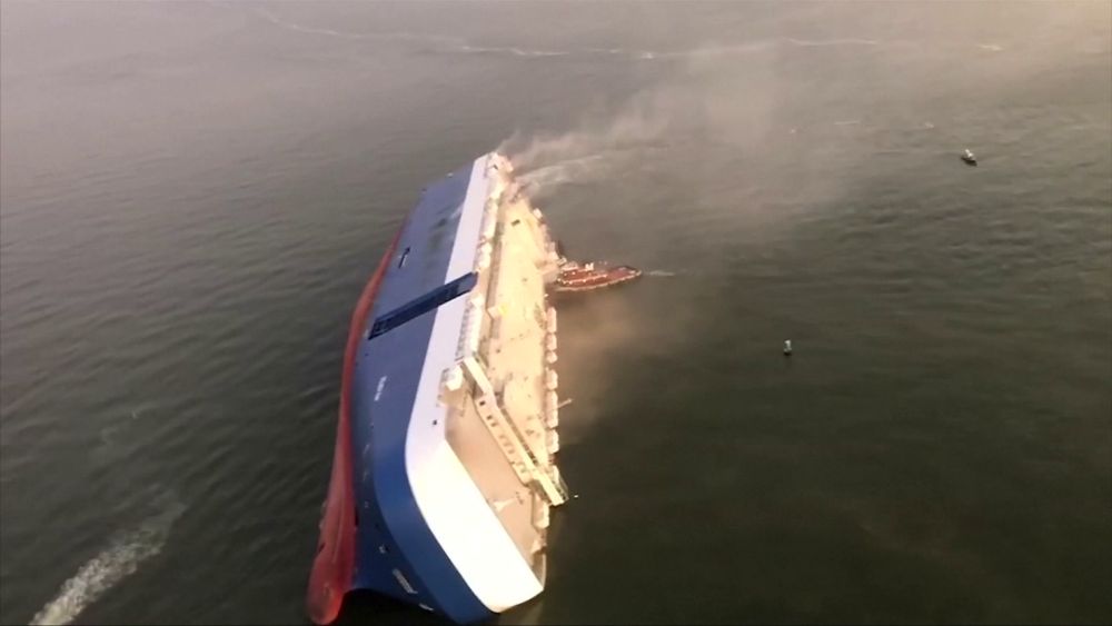 Kimentették a Georgia állam partjainál felborult dél-koreai teherhajó teljes legénységét