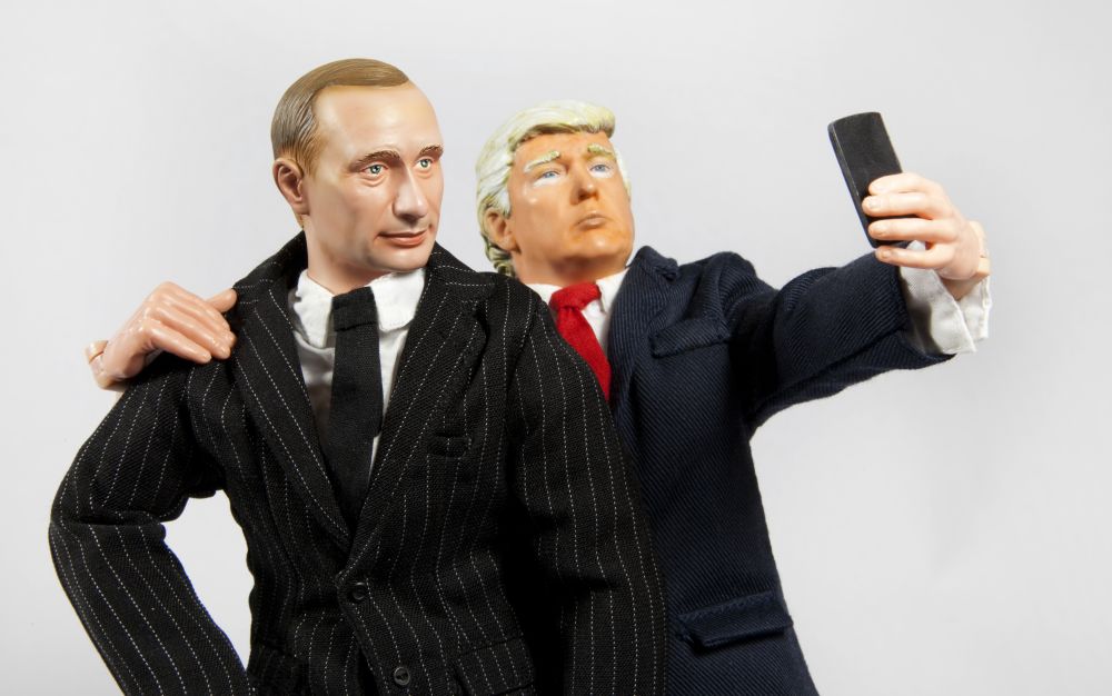 Trump és Putyin telefonbeszélgetéseire is kíváncsiak az amerikai törvényhozók