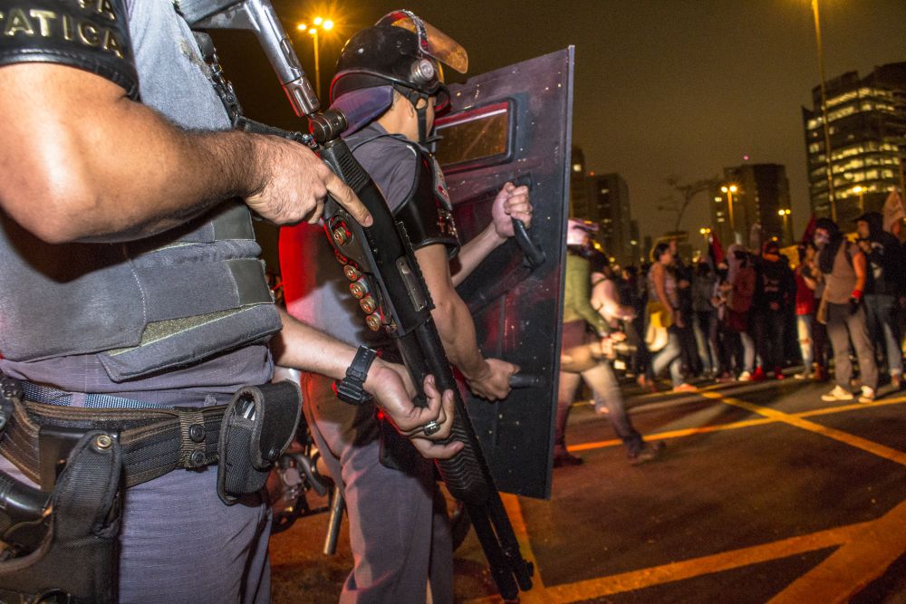 Halálos tolongást okozott brazil rendőrök összetűzése egy parti résztvevőivel
