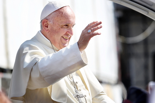 Ferenc pápa: A jócselekedetnek nincsen szüksége reklámra