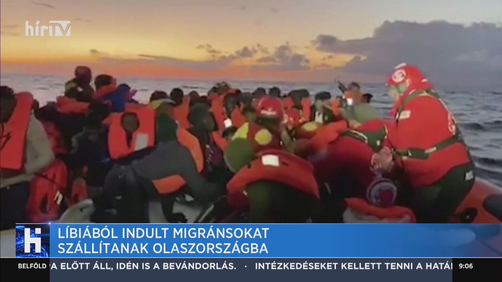 Líbiából indult migránsokat szállítanak Olaszországba