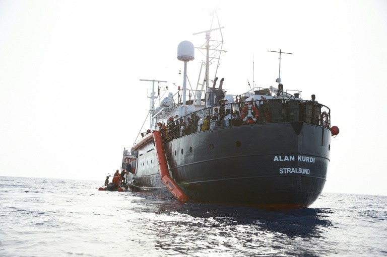Máltán tett partra 77 migránst az Alan Kurdi mentőhajó