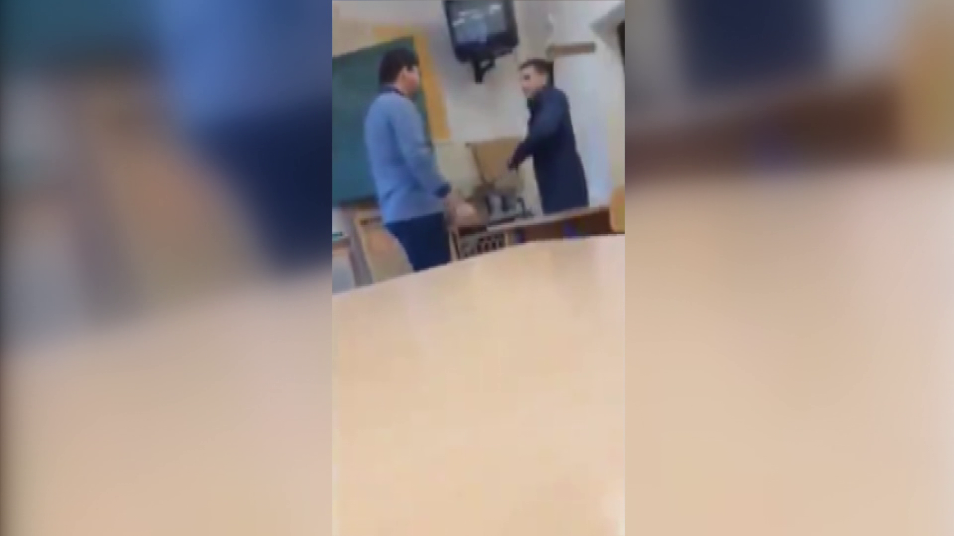 Tanárára támadt egy roma diák