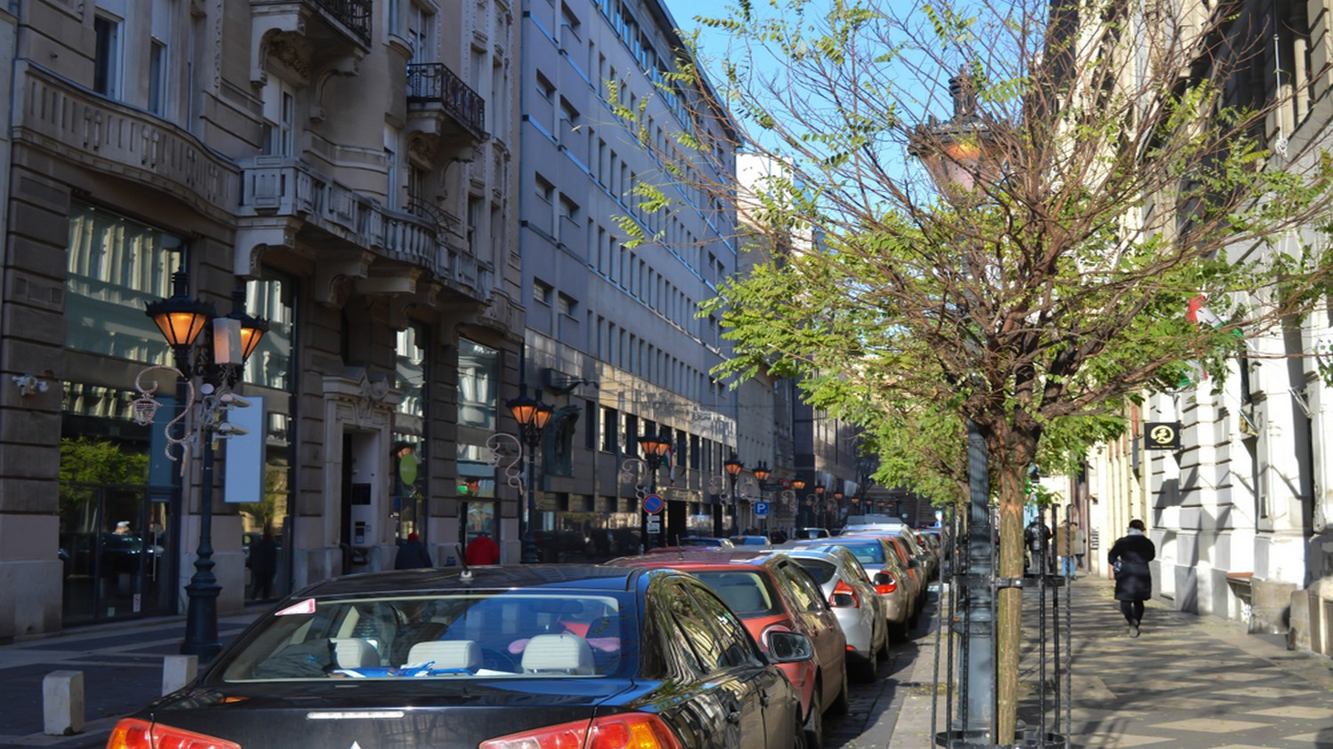 A parkolás ingyenessé tételére szólította fel a főpolgármestert a Fidesz-KDNP