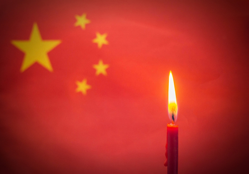 Nemzeti gyásznapot hirdettek szombatra Kínában a járvány halálos áldozatainak tiszteletére