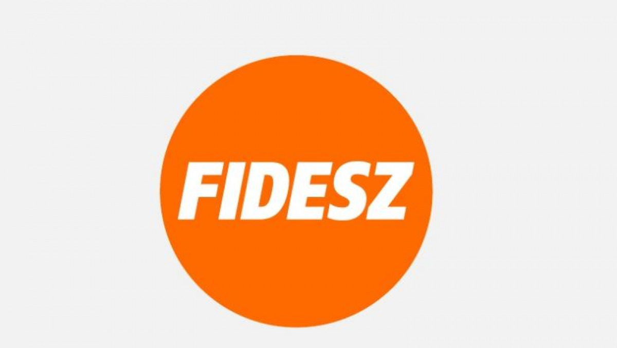 Fidesz: A Párbeszéd a saját javaslatát akasztotta meg