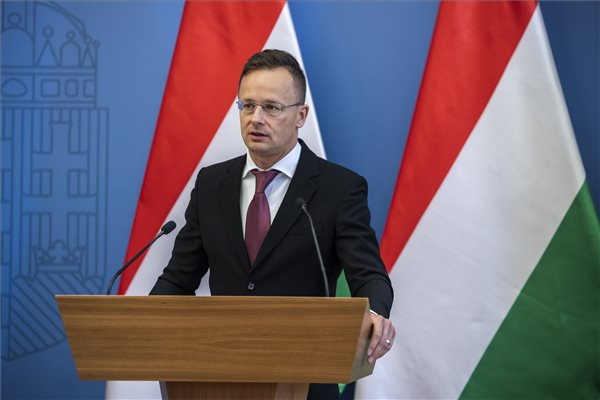 Szijjártó: Magyarországot a magyar emberek munkája teszi sikeressé