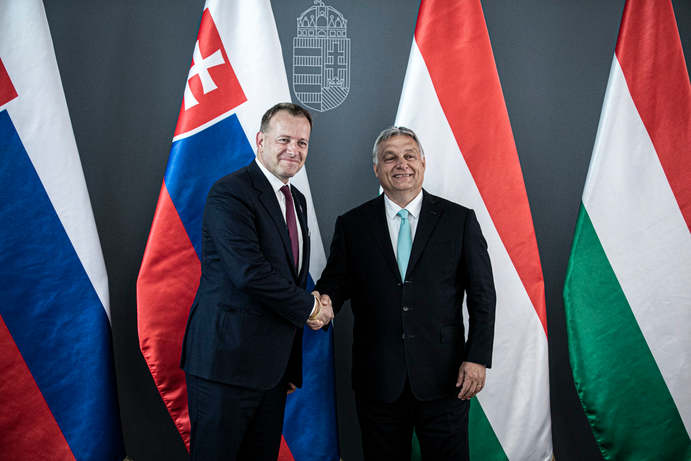 Szlovák parlamenti elnök: Példaértékű a magyar családpolitika